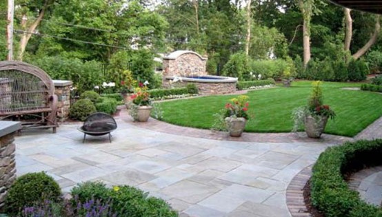 Dry Set Bluestone Patio with Flint Paver Border