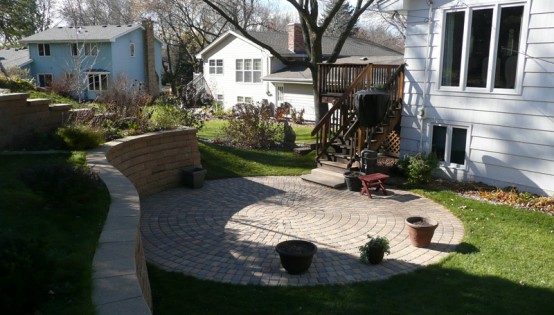 Bloomington WIllow Creek Lakeshore Blend Circle Patio